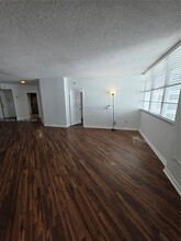 905 Brickell Bay Dr in Miami, FL - Building Photo - Building Photo