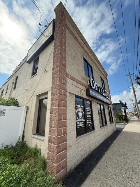 property at 1806 Deer Park Ave