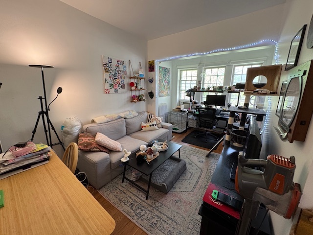 property at 4312 N Clarendon Ave