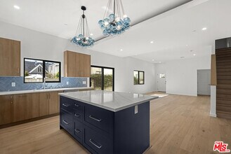 822 N Orange Grove Ave in Los Angeles, CA - Building Photo - Building Photo