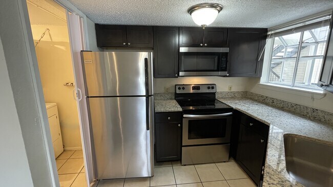 1972 Lake Atriums Cir in Orlando, FL - Building Photo - Building Photo