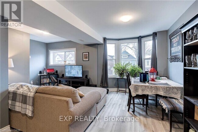 24 Avalon Pl in Hamilton, ON - Building Photo - Building Photo