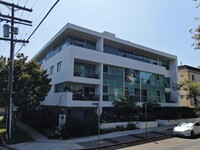 1545 Bentley Avenue, in Los Angeles, CA - Foto de edificio - Building Photo