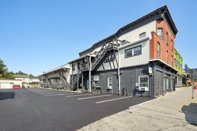 Eagle North in Burlington, VT - Building Photo - Building Photo
