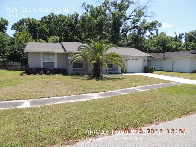 property at 924 Gee Creek Ln