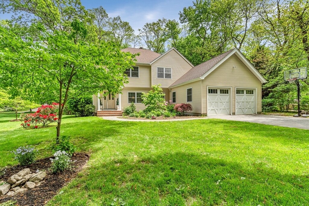 121 Shade St in Lexington, MA - Building Photo