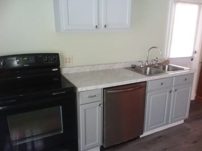 334 W Blue Ridge St in Pendleton, SC - Foto de edificio - Building Photo