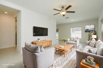 7327 Spring Snowflake Ave in Tampa, FL - Building Photo - Building Photo