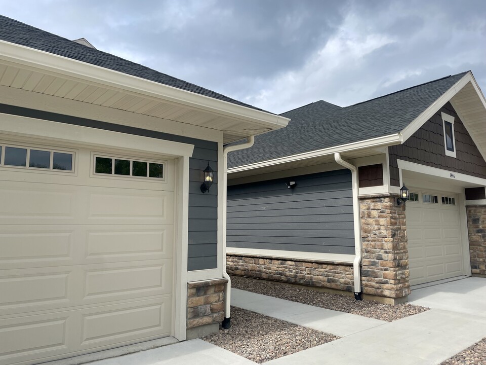 Devil's Lake Townhomes in Baraboo, WI - Foto de edificio