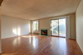 1802 Maple Ln in Kent, WA - Building Photo - Building Photo