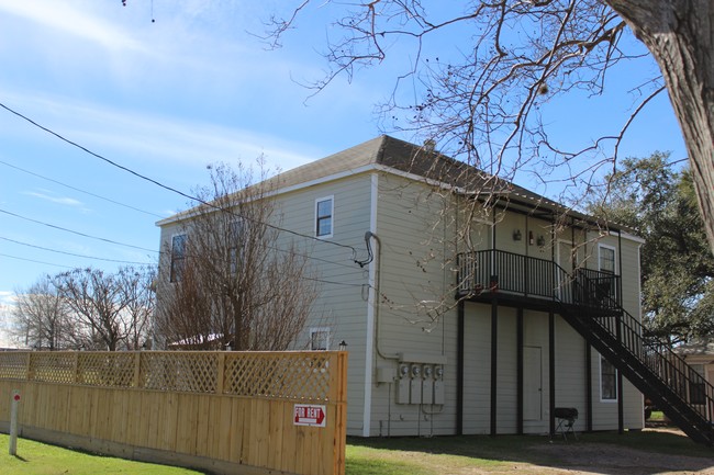 114 N Fowlkes St in Sealy, TX - Building Photo - Building Photo