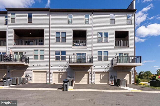 13504 Innovation Station Lp in Herndon, VA - Building Photo - Building Photo