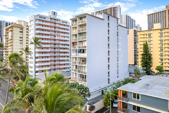 Pacific International Condos in Honolulu, HI - Building Photo - Building Photo