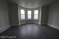335 N Redfield St photo'