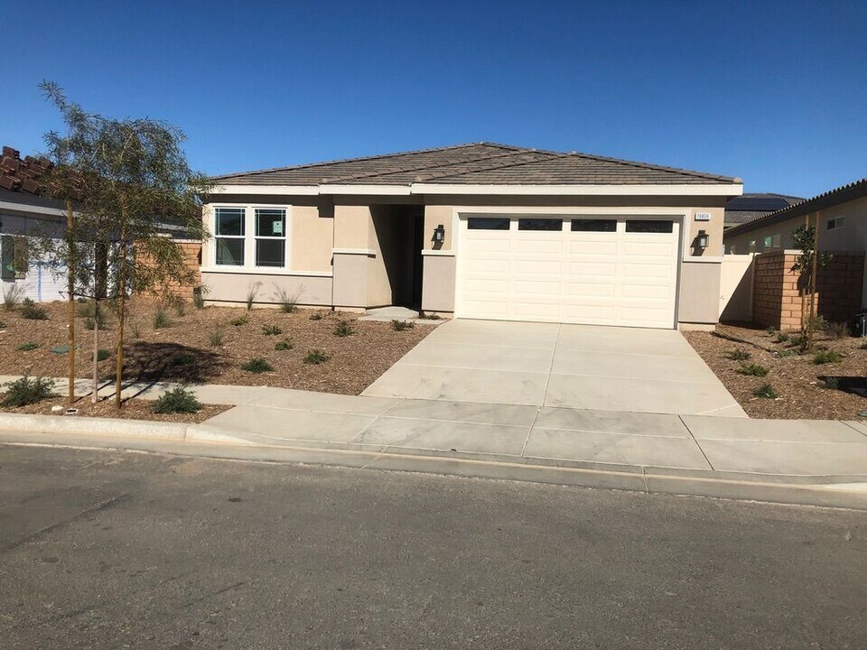 19806 Barnfield Pl in Riverside, CA - Building Photo