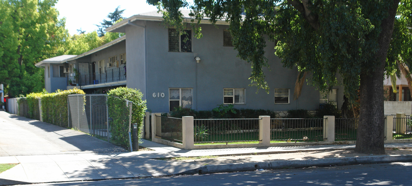 610 N Oakland Ave in Pasadena, CA - Foto de edificio