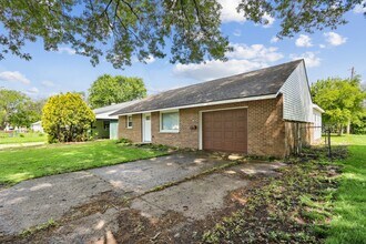 714 Bethume Ct in Champaign, IL - Building Photo - Building Photo