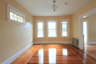 179 College Ave, Unit 2 in Somerville, MA - Building Photo - Building Photo