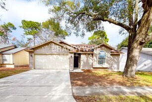 8055 International Village Dr in Jacksonville, FL - Building Photo