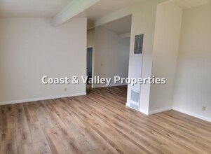 1085 Sharon Dr in Salinas, CA - Building Photo - Building Photo