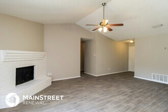 6637 N Park Dr in Watauga, TX - Foto de edificio - Building Photo