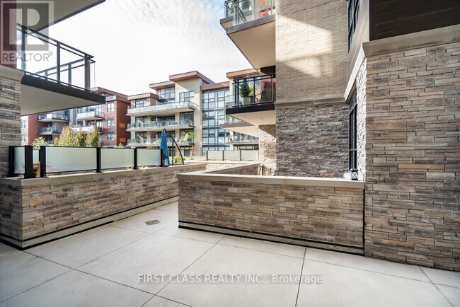 1575 Lakeshore Rd W in Mississauga, ON - Building Photo - Building Photo