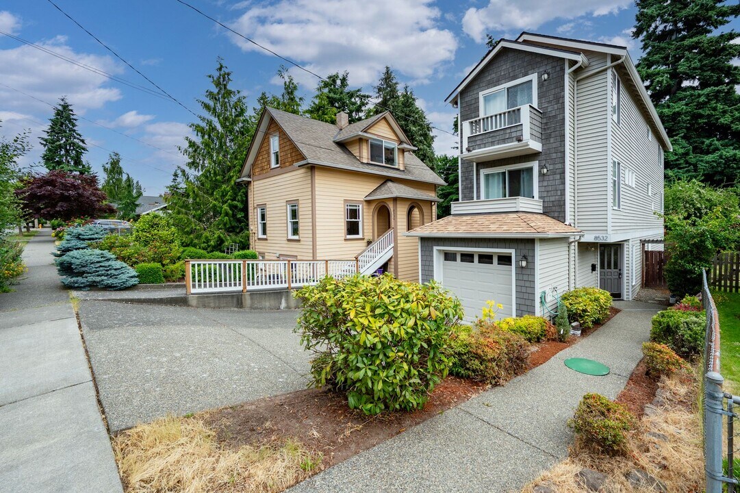 8532 Ashworth Ave N in Seattle, WA - Building Photo