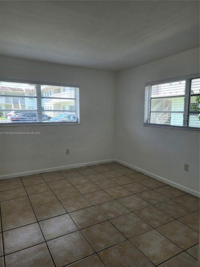 7680 SW 82nd St in Miami, FL - Building Photo - Building Photo