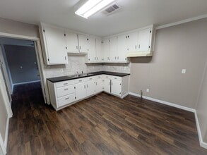 1624 Franklin Ave in Nederland, TX - Building Photo - Building Photo