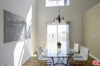 546 N Oxford Ave in Los Angeles, CA - Building Photo - Building Photo