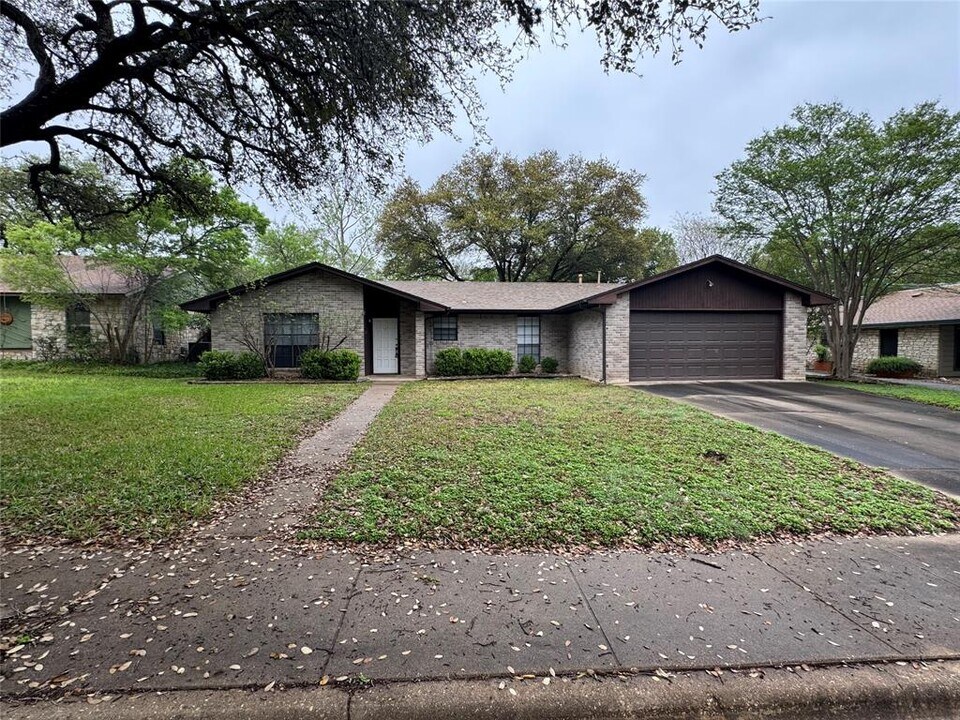 4823 Trail Crest Cir in Austin, TX - Building Photo