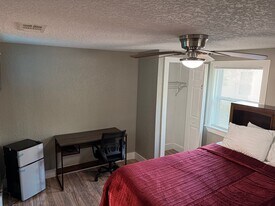 2150 Morehouse Rd, Unit Rooms for Rent in Jacksonville, FL - Building Photo