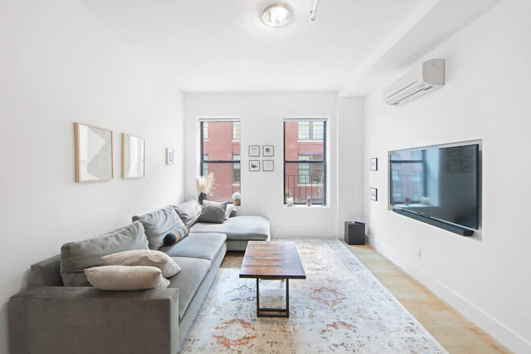 519 W 45th St in New York, NY - Building Photo