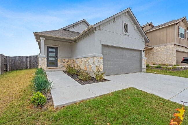 202 Lime St in Mustang Ridge, TX - Building Photo - Building Photo