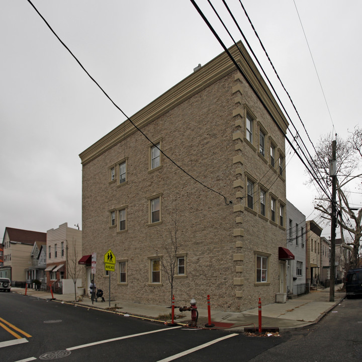 85 Sherman Pl in Jersey City, NJ - Building Photo