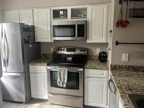 1035 Lake Shore Dr in Lake Park, FL - Building Photo - Building Photo