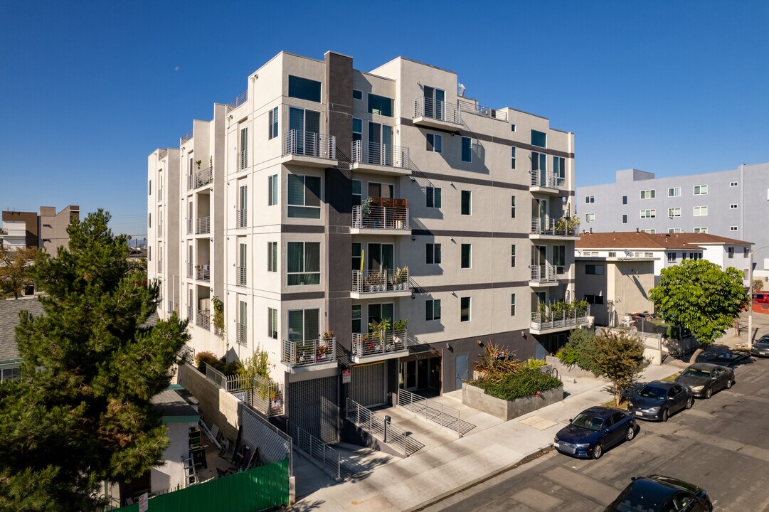 1047-1053 S Serrano Ave in Los Angeles, CA - Building Photo