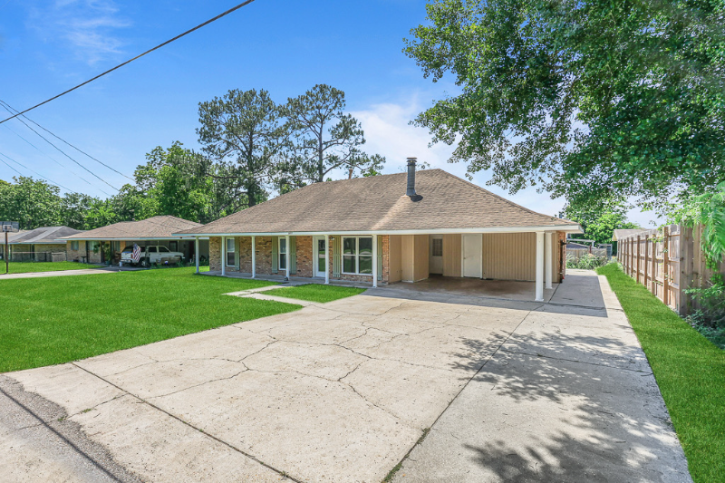 14095 Bayou Grand N Blvd in Gonzales, LA - Building Photo