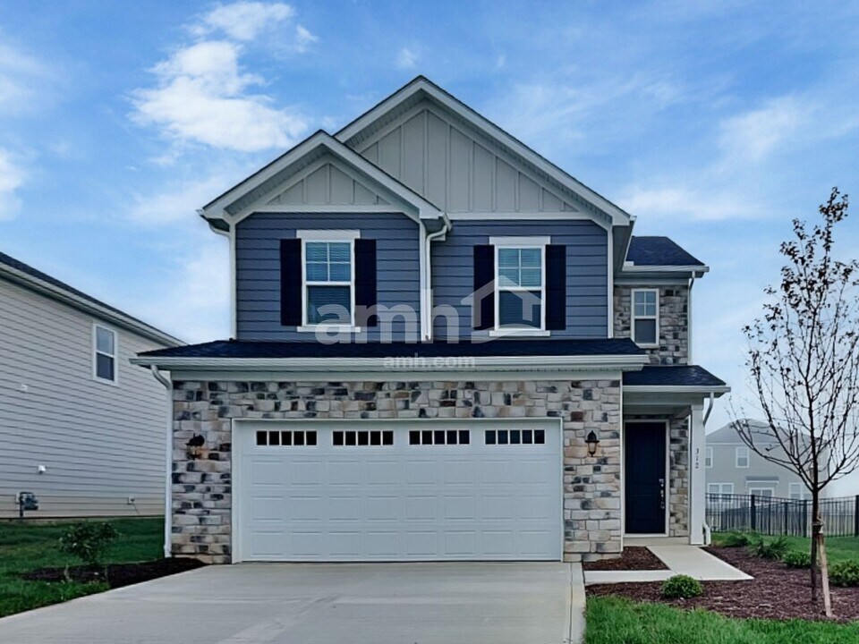312 Pne Hl Ct in Delaware, OH - Building Photo