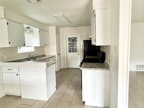 10806 Humington Dr in Austin, TX - Building Photo - Building Photo