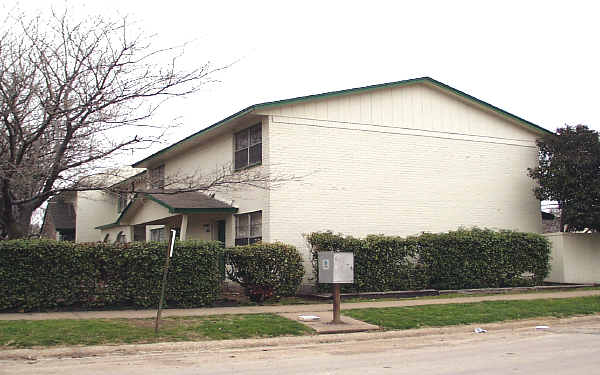 7142-7190 Hickory St in Frisco, TX - Foto de edificio