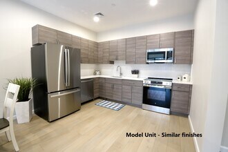Highland Park in Wellesley, MA - Building Photo - Building Photo