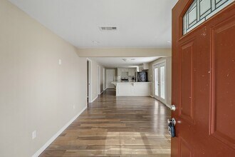412 Stowell St in Anahuac, TX - Building Photo - Building Photo