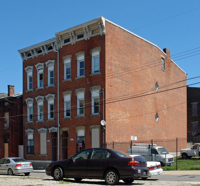 1604-1606 Pleasant in Cincinnati, OH - Building Photo