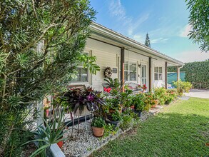 1440 4th Ct in Vero Beach, FL - Building Photo - Building Photo