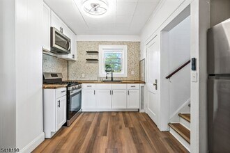 120B Little Pl in South Bound Brook, NJ - Foto de edificio - Building Photo