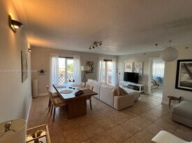 227 Michigan Ave in Miami Beach, FL - Building Photo