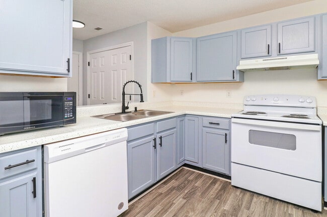 The Oaks Apartments in Lincolnton, NC - Foto de edificio - Building Photo