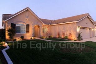 2310 W Tyler Ave in Visalia, CA - Building Photo