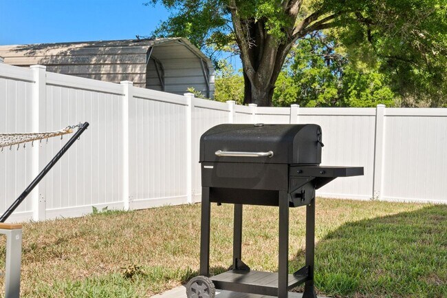 12312 Pittsfield Ave in Tampa, FL - Building Photo - Building Photo